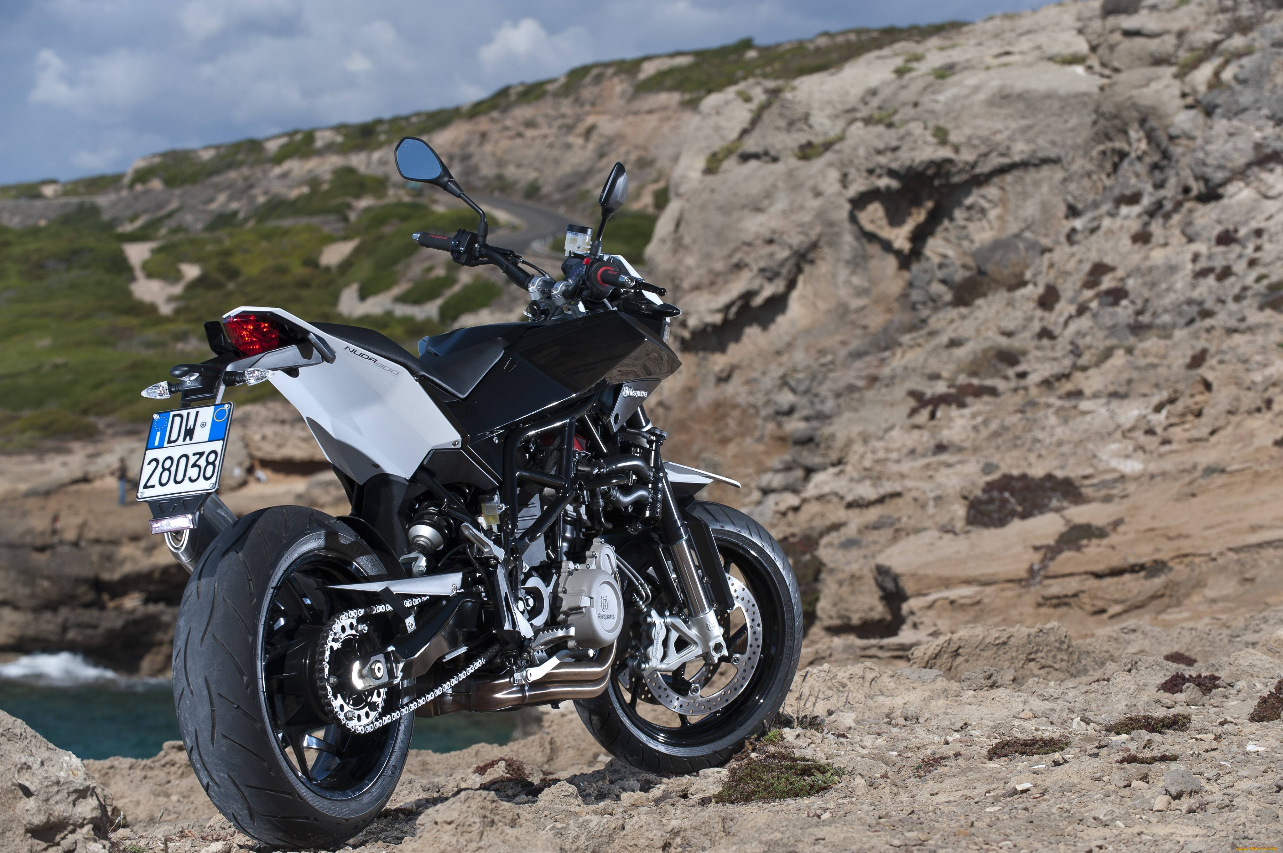 Eicma 2011: технический обзор husqvarna nuda 900 и 900r
