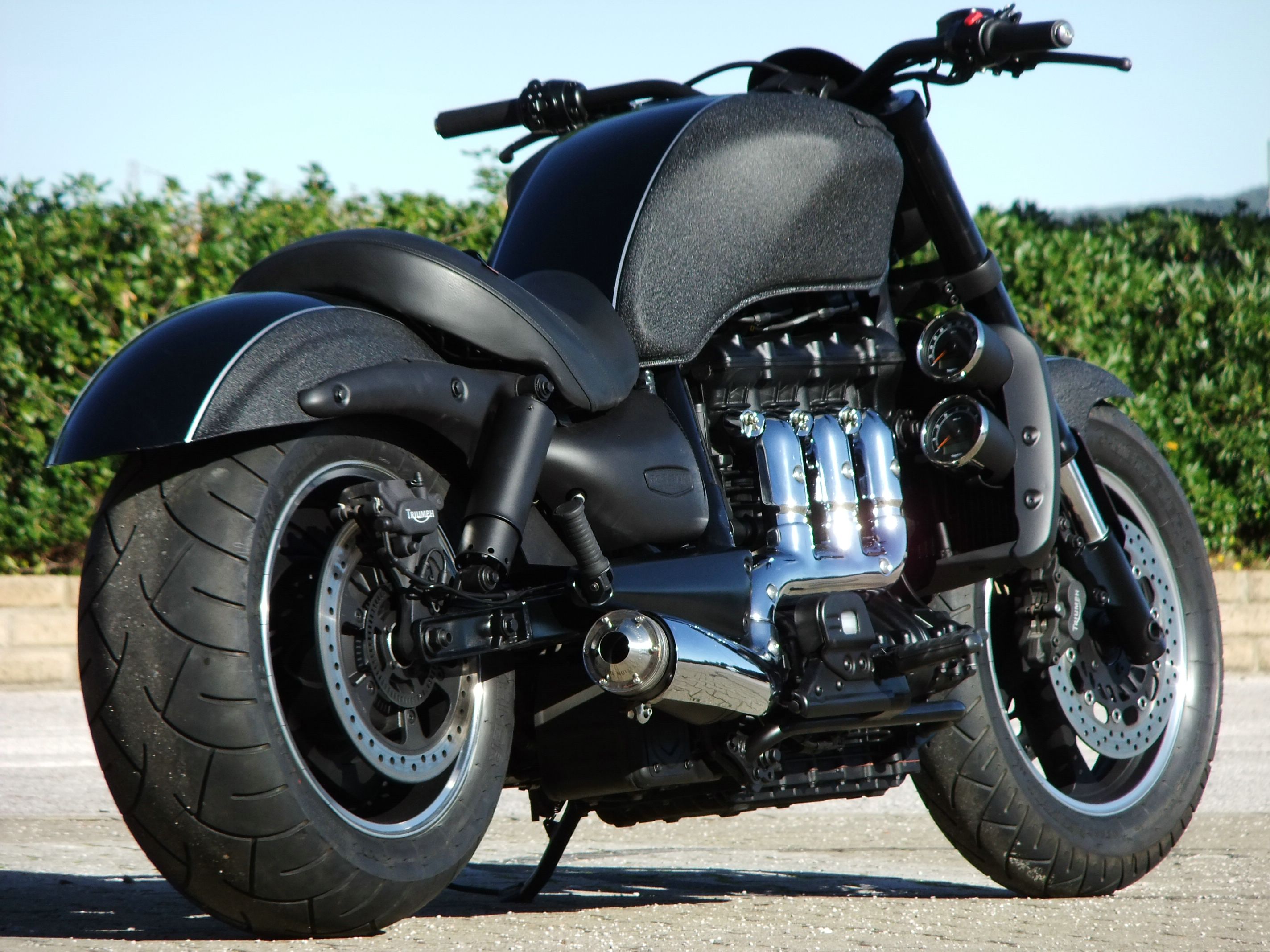 Мотоциклы Triumph Rocket 3 c коляской