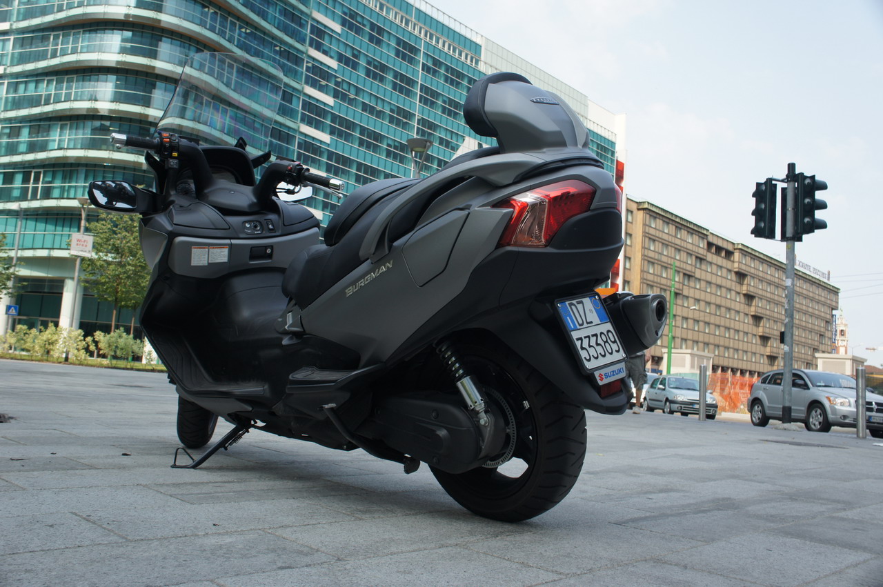 Suzuki burgman 650, макси скутер, executive, обзор 2021, технические характеристики