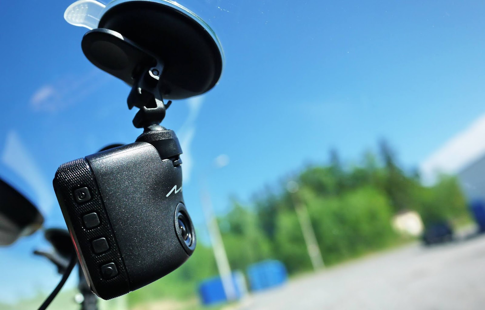 Что лучше для мотоцикла: экшн-камера или видеорегистратор?