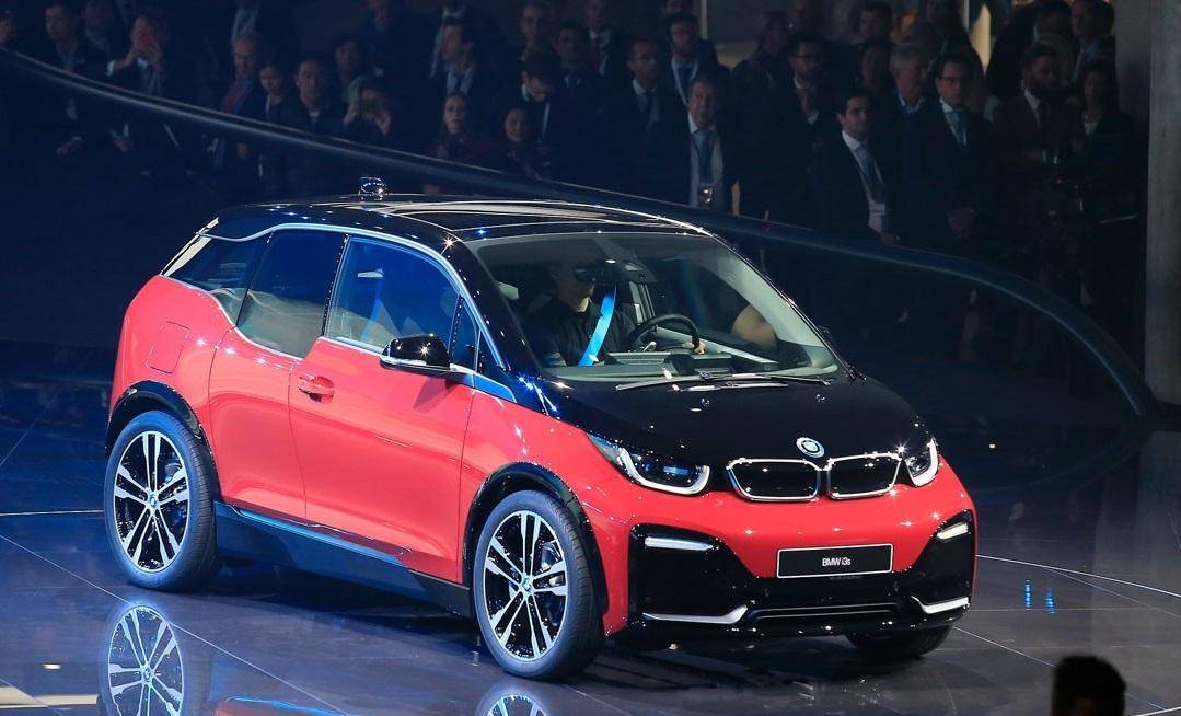 BMW IX – новый электрический кроссовер с неординарным дизайном