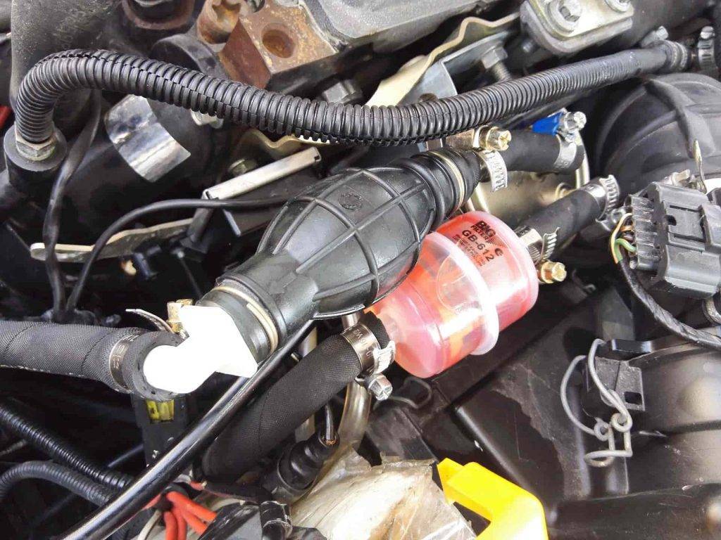 Чем опасен воздух в топливной системе автомобиля и как его удалить