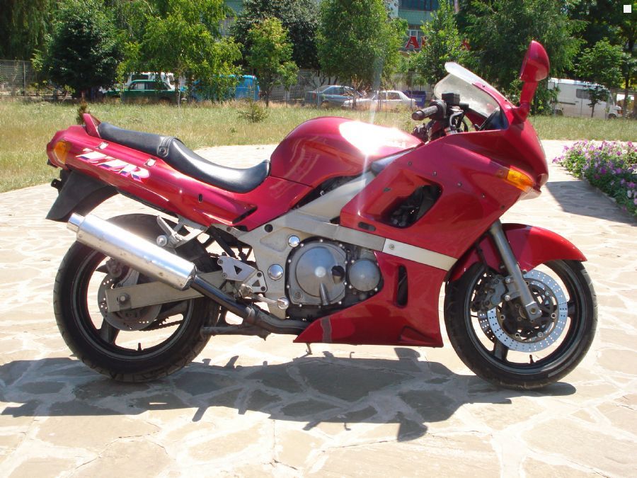 Мотоцикл kawasaki zzr 400 2001 - рассмотрим в общих чертах