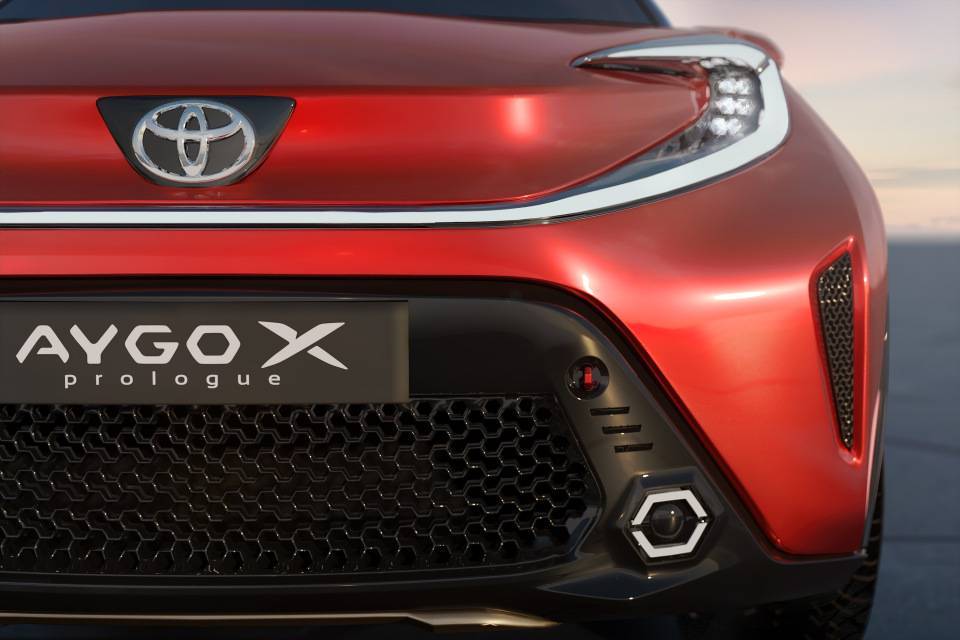 Toyota анонсировала субкомпактный кроссовер aygo x, который создает специально для европы