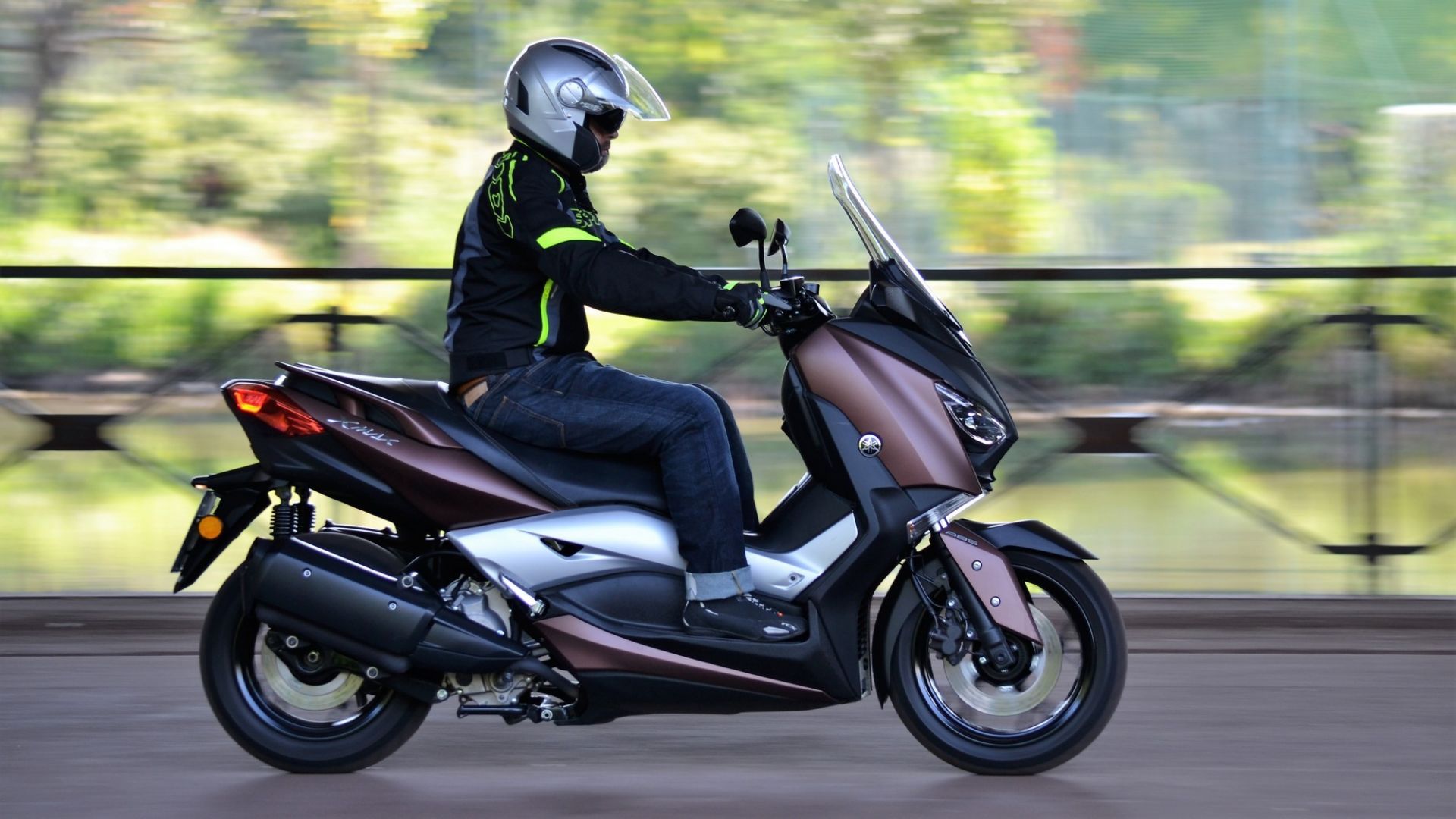 Скутер yamaha x-max 300 – «злой» и экономичный