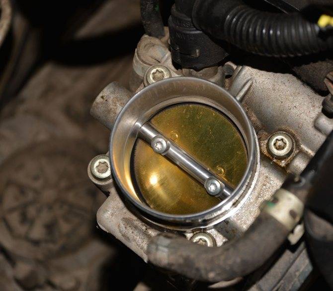 Машина дёргается при нажатии на педаль газа: причины и советы по исправности