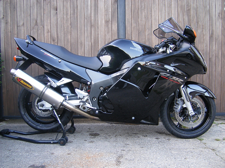 Honda cbr1100xx super Blackbird с пилотом