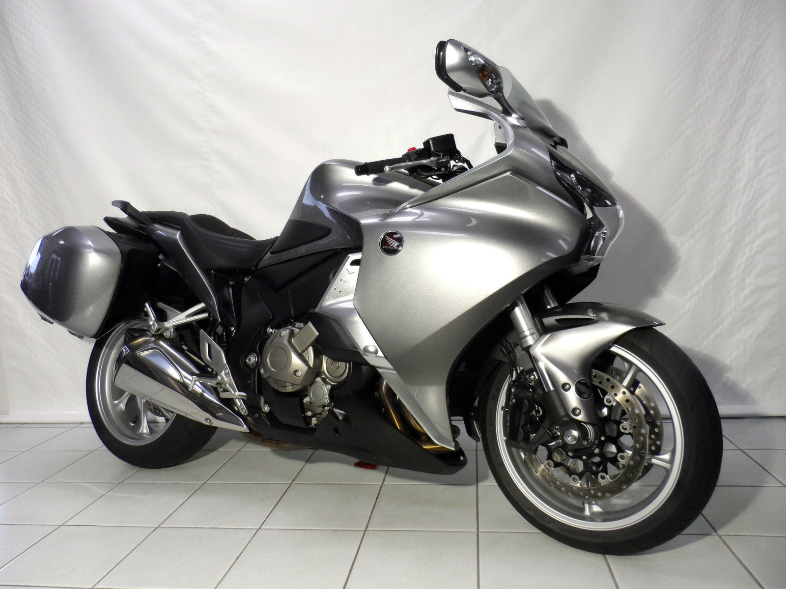 Мотоцикл honda vfr1200 fd 2013 (видео)