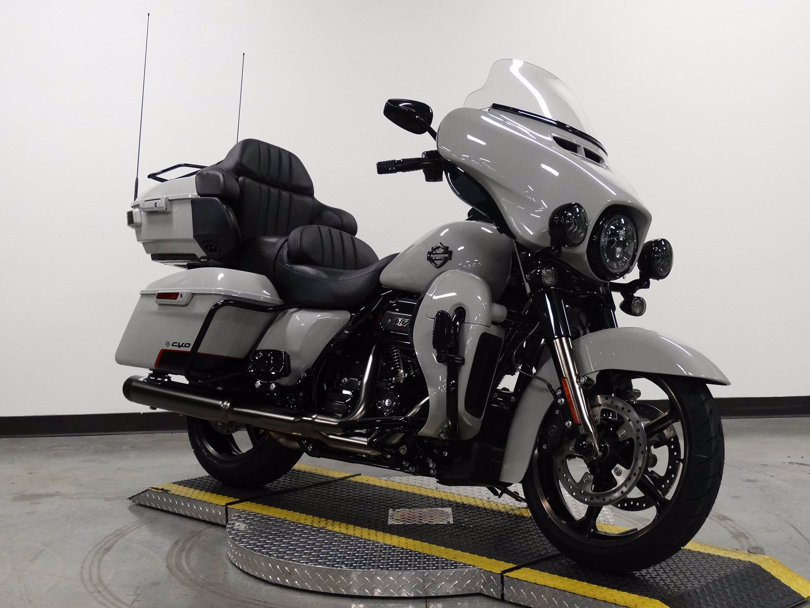 Обзор мотоцикла harley-davidson cvo street glide 2015