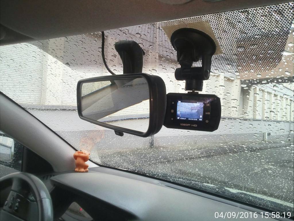 Установка видеорегистратора в машину своими руками: что нужно знать
