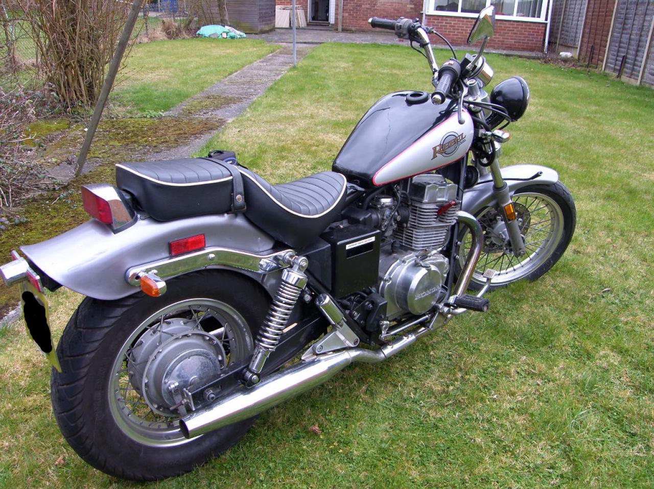 Обзор мотоцикла honda rebel 500 (cmx500) — bikeswiki - энциклопедия японских мотоциклов
