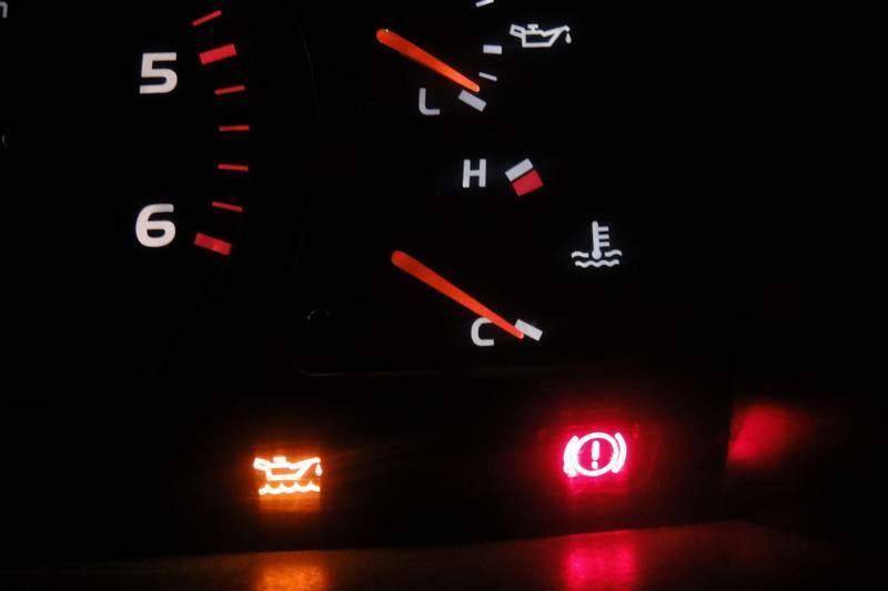 Скачет температура двигателя автомобиля: возможные причины