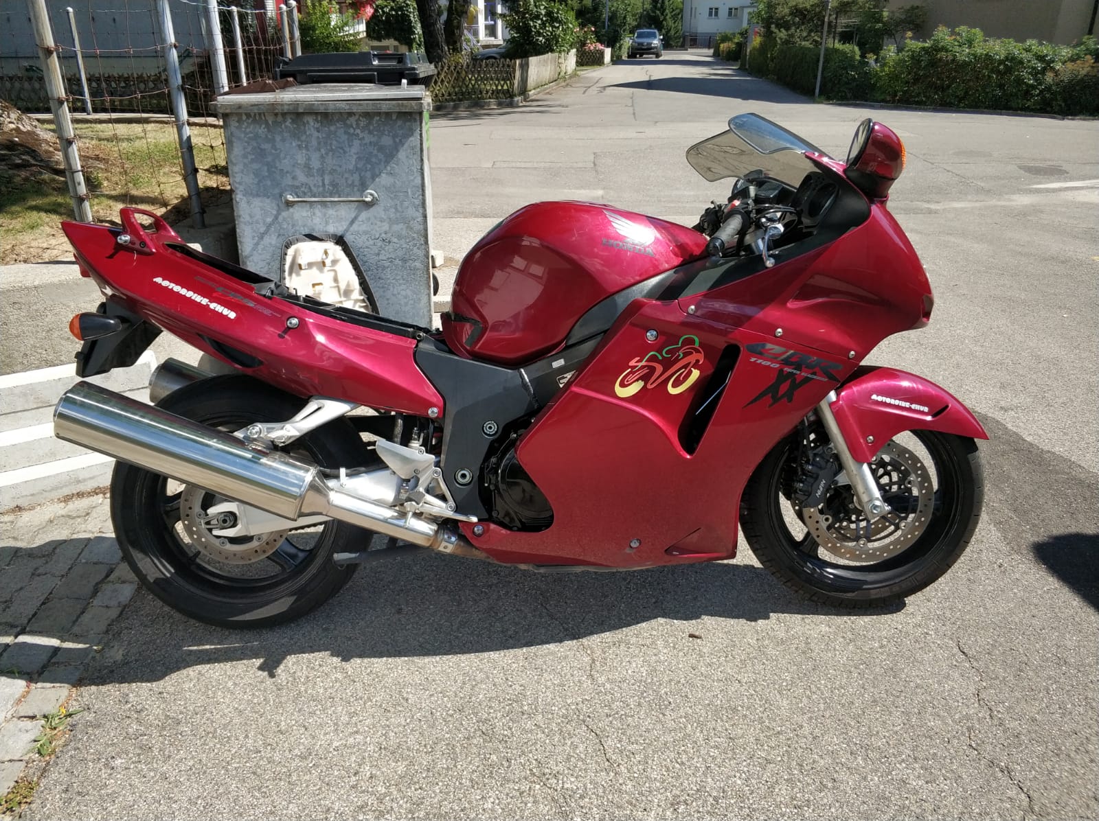 Honda cbr1100xx - невероятная мощь и динамичный дизайн :: syl.ru
