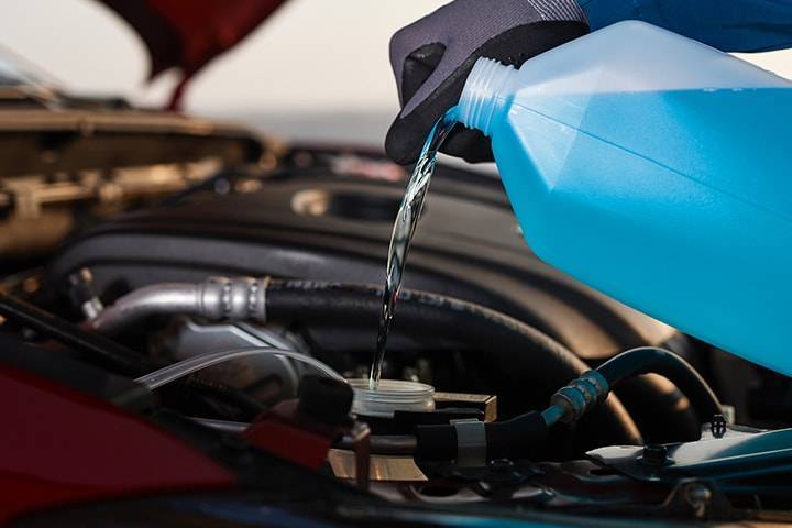 Что заливают в радиатор автомобиля – антифриз, тосол или воду?
