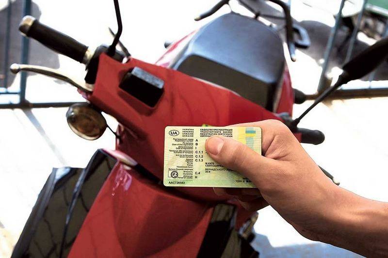 Нужны ли права на скутер или мопед в 2023 году: на какие тс не нужно водительское удостоверение