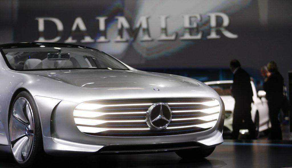 Mercedes-benz показал первый серийный электромобиль суббренда eq