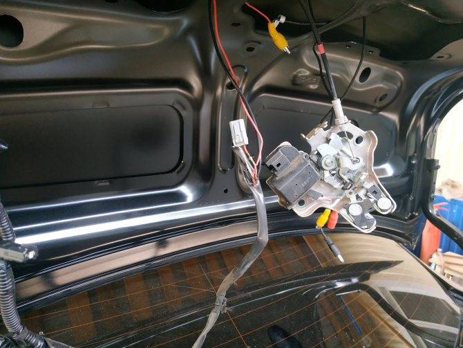 Как поставить электропривод багажника автомобиля своими руками