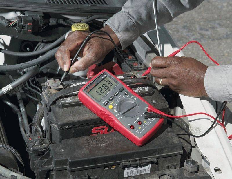 Напряжение аккумулятора автомобиля при работающем двигателе: какое должно быть и как проверить