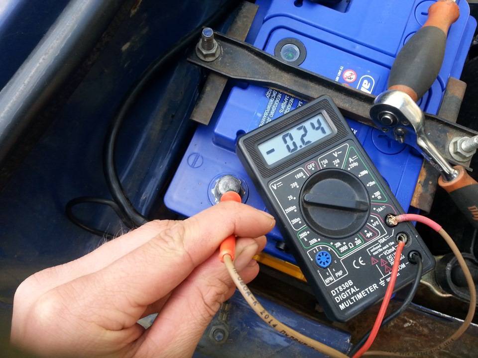 Напряжение аккумулятора автомобиля – как провести измерения и судить по ним о состоянии батареи