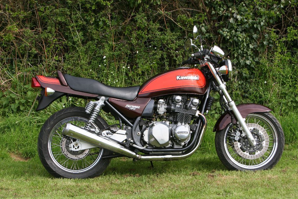 Быстрый и стильный kawasaki zr-7