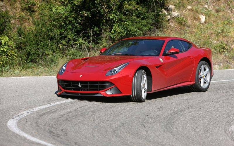 Ferrari F12 Berlinetta, агрессивный темперамент и неукротимая мощь