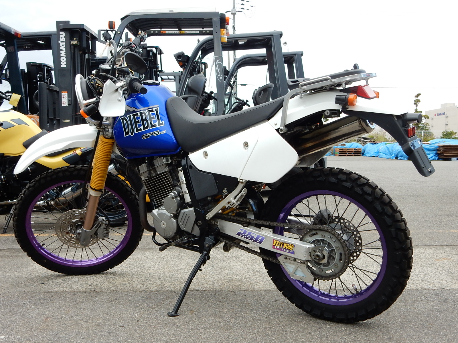 Suzuki dr 650 (s, se, r, re, rs, rse): review, history, specs - bikeswiki.com, japanese motorcycle encyclopedia