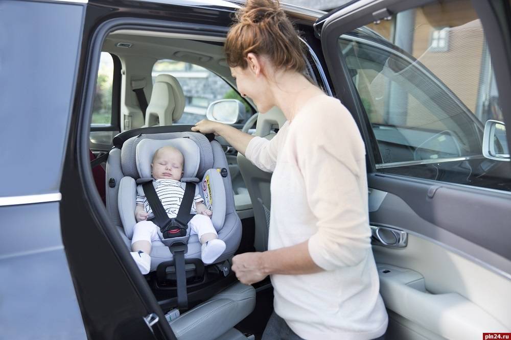 Как крепить автолюльку в машине: установка детского автокресла