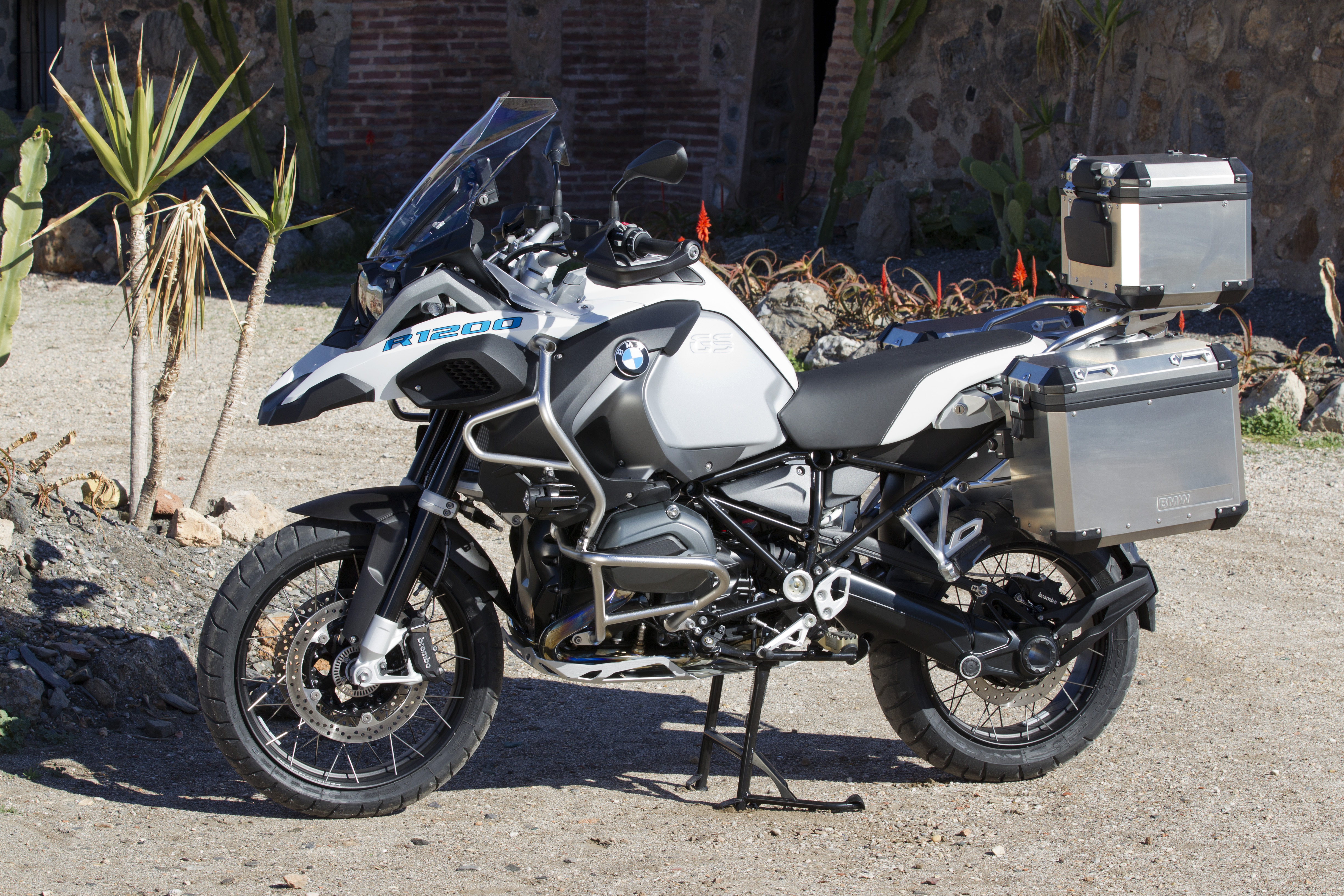 Bmw r1200gs и bmw r1200gs adventure отличия