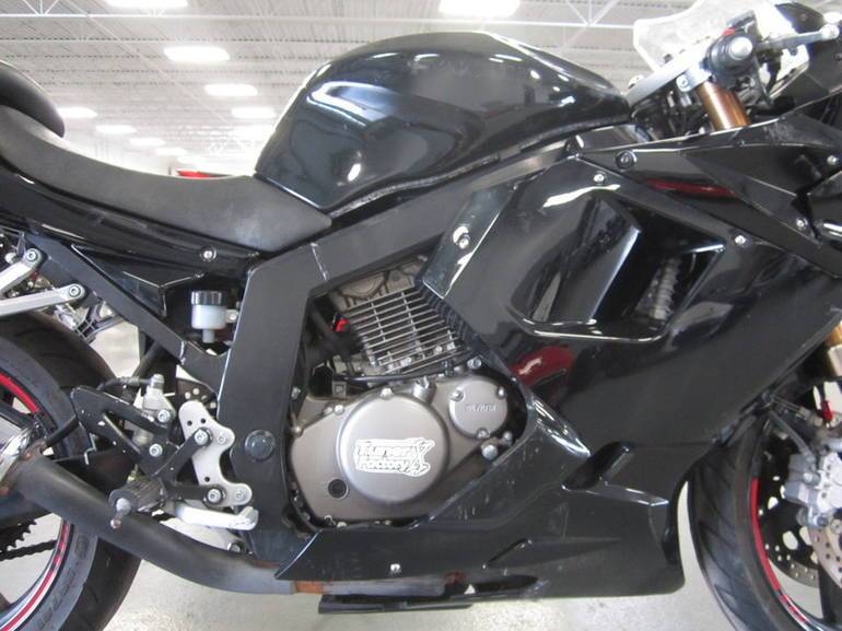 650 кубовый hyosung gt650r спорт-турист всего за 200 тысяч кто он?