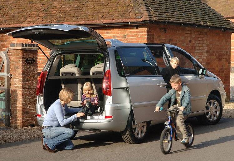 Как выбрать автомобиль для семьи, чтобы не разорить семейный бюджет