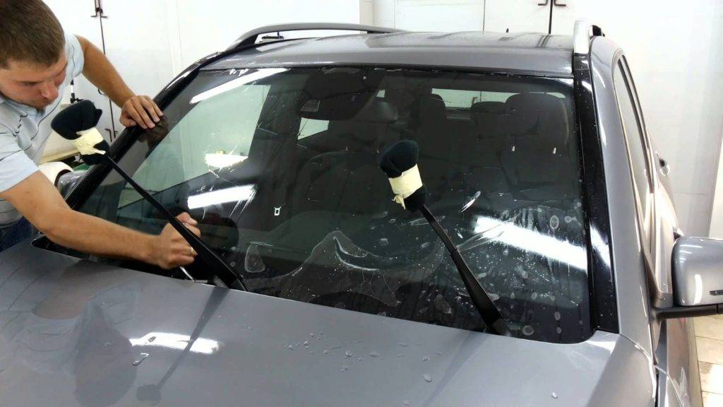 Бронированное стекло для автомобиля: характеристика и преимущества, отзывы о защитных свойствах и бронирование автостекол укрепляющей пленкой с видео