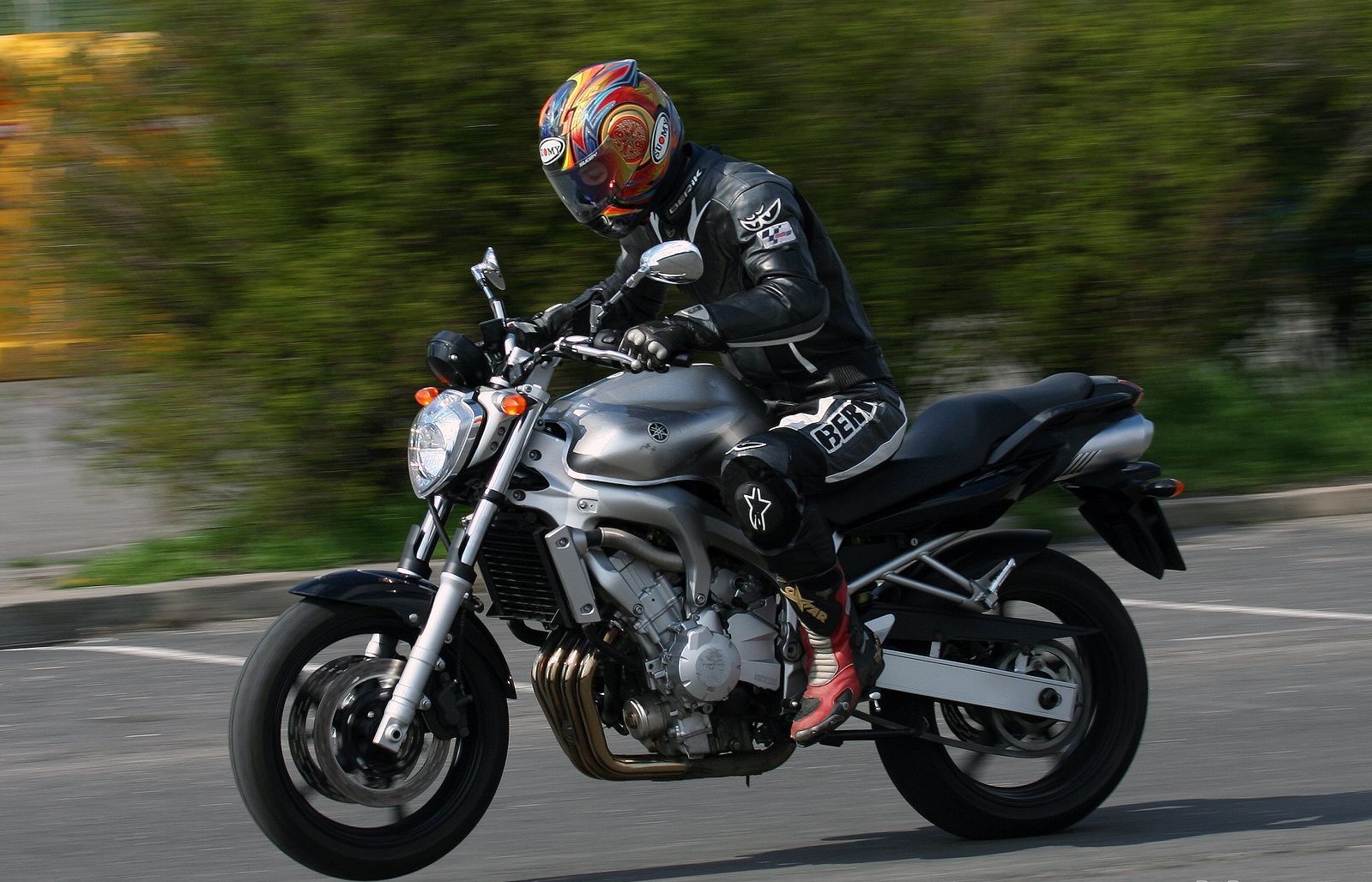 Мотоцикл yamaha xjr 1300